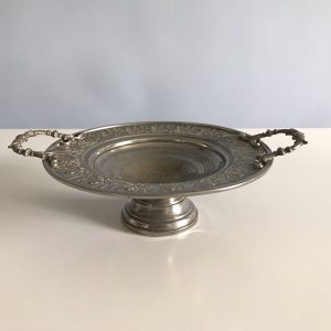 Barokk mintájú, talpas fémtál/kínáló/asztalközép (31 x 24 cm)