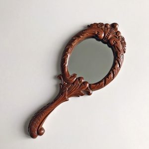 Antik, barokk faragású fa kézitükör (30 x 13 cm)