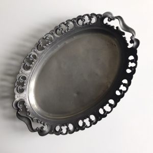 Áttört peremű óntál/kínáló/asztalközép (35 x 25 x 5 cm)