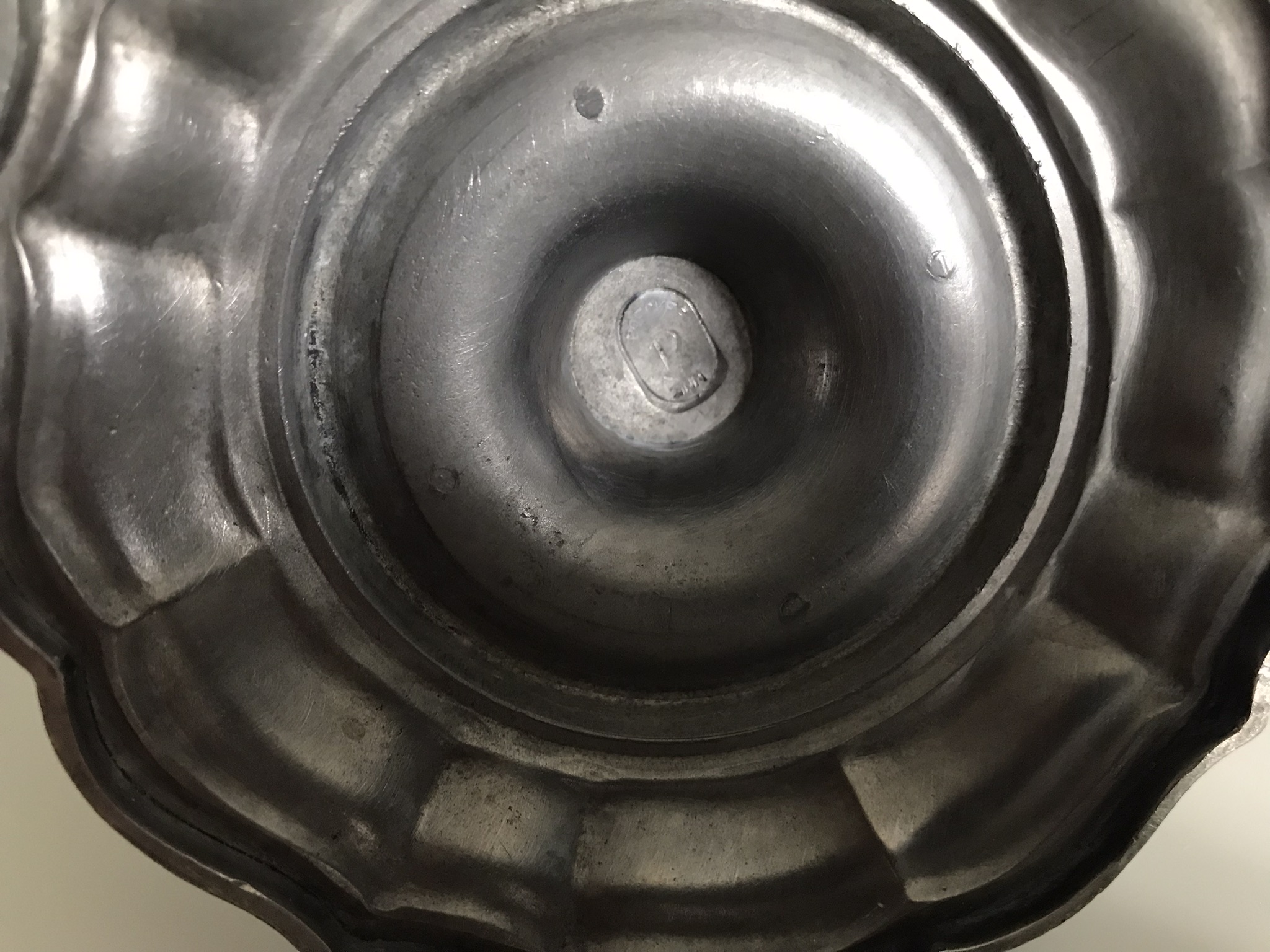 Díszes ón gyertyatartó (23 x 11 cm) - Image 6