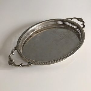 Áttört, ovális fémtálca (48 x 29 cm)