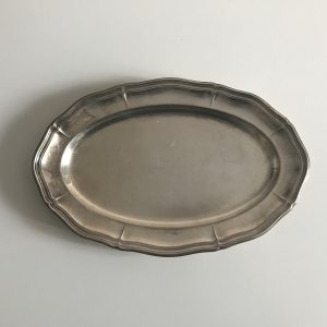 Barokk mintájú, ezüstözött, ovális alpakkatálca (38 x 25,5 cm)