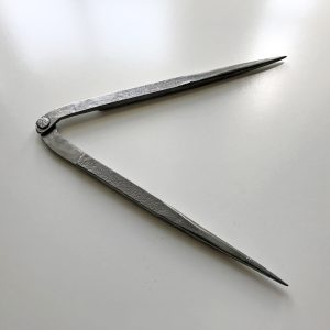 Antik/történelmi kovácsoltvas mérőeszköz(térképész, asztalos) 15 cm