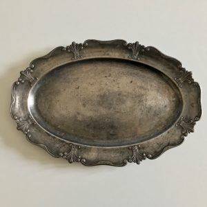 Barokk stílusú, nagy, ezüstözött alpakka tálca/kínáló/asztalközép (44 x 29,5 x 2,5 cm)