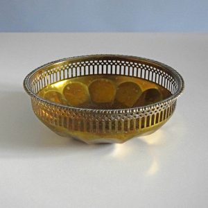 Áttört mintájú, sárgaréz tál/kínáló/asztalközép (26 x 8 cm)