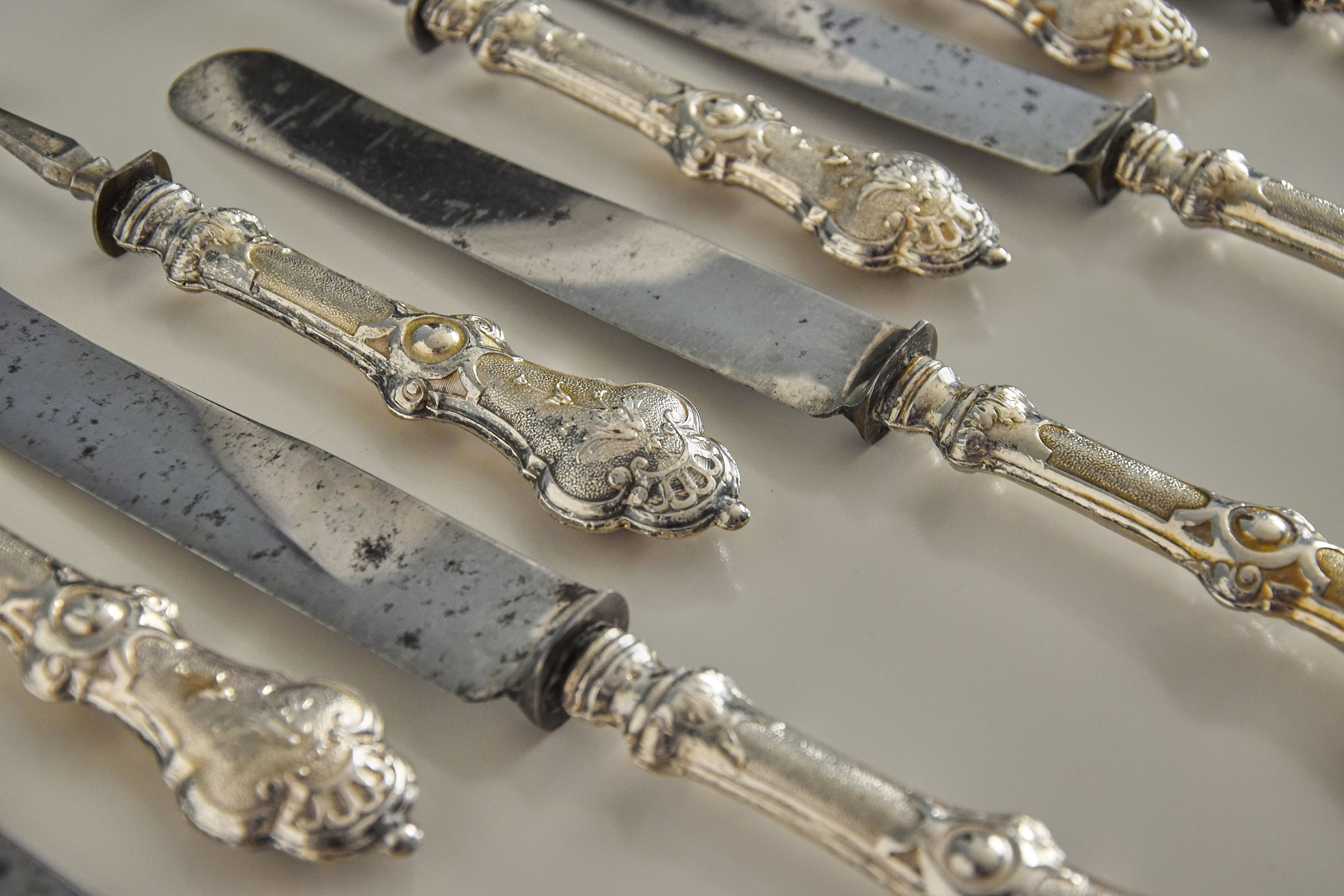 Evőeszközkészlet, extra díszes, ezüst nyelű, nemesi, antik, alpakka - 12 db-os - Image 15