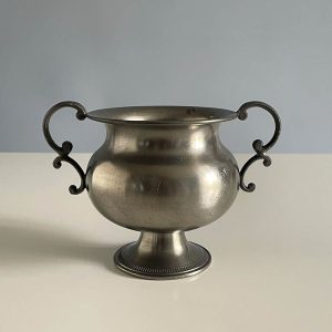 Bonbonier/kínáló tál/tálka, barokk stílusú, kisebb, füles, ónból (12 cm)