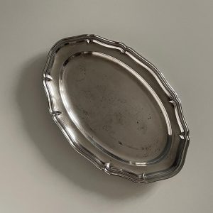 Barokk mintájú, ezüstözött, ovális alpakkatálca 2. (40 x 26,5 cm)