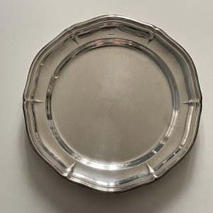 Barokk formájú, ezüstözött, nagy kerek alpakka tálca (33 cm)