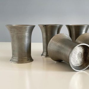 Pohárkészlet (6 db) - kisebb méretű, egyszerűbb, íves tetejű, ónból (9 x 7 cm)