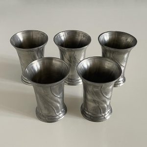 Pohárkészlet (5 db) - nagyobb méretű, fodros díszű, ónból - 10,5 cm