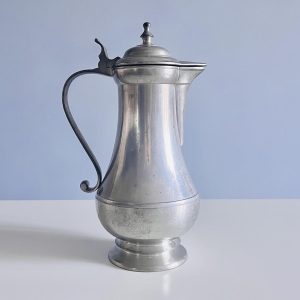 Kancsó, boroskancsó, barokk formájú, nagy méretű ónból (31 cm)