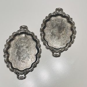 Tálca pár, kisebb, füles, nagyon díszes, barokk mintájú (25 x 17 cm)