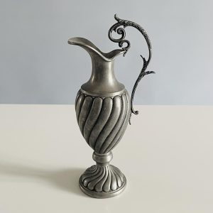 Kancsó, boroskancsó, karaffa, barokk formájú, nagyobb méretű ónból (31 cm)